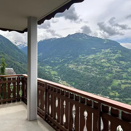 With Stunning Mountain View Daire