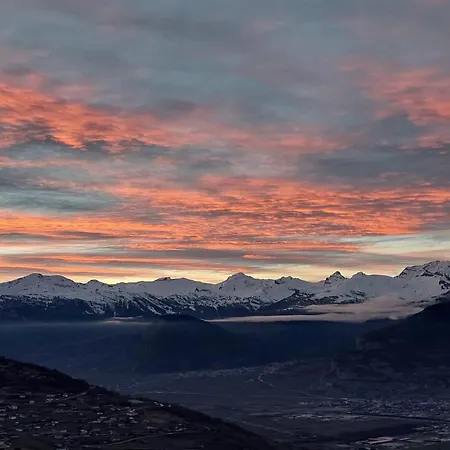 Daire With Stunning Mountain View