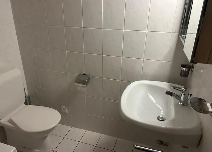 In With Balcony 公寓