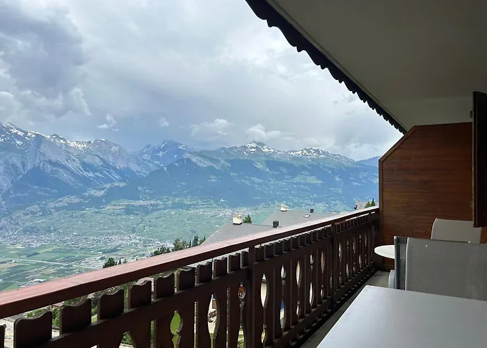 아파트 In With Balcony *